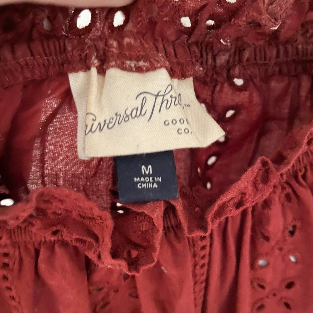 Universal Threads Eyelet Top - Picture 4 of 4